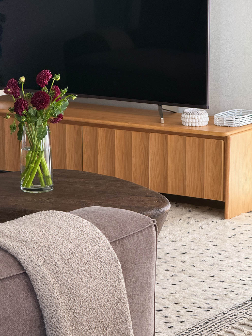 Brooklyn American Oak Entertainment Unit - Image 5
