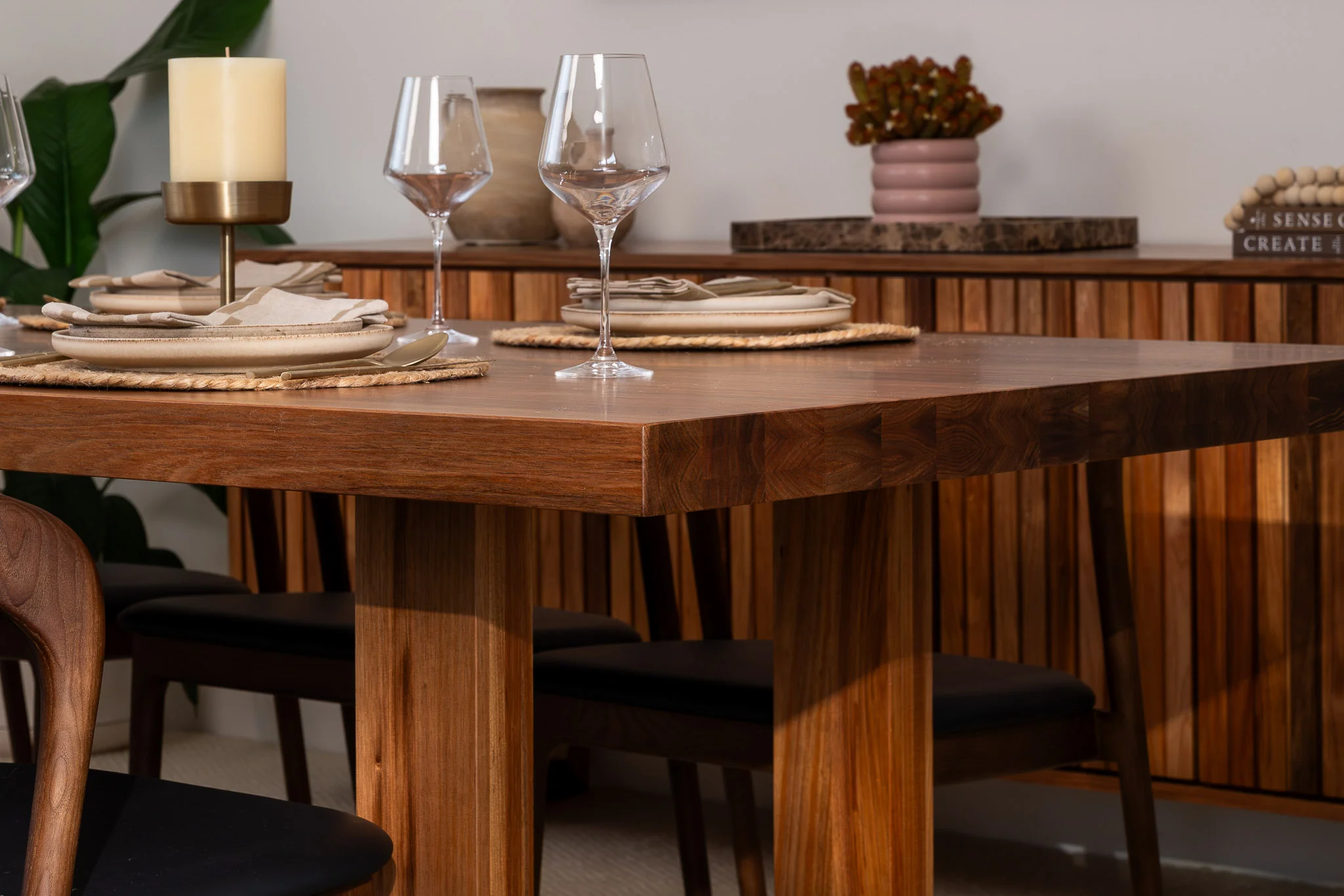 Hamilton Blackwood Heritage Dining Table - Image 6
