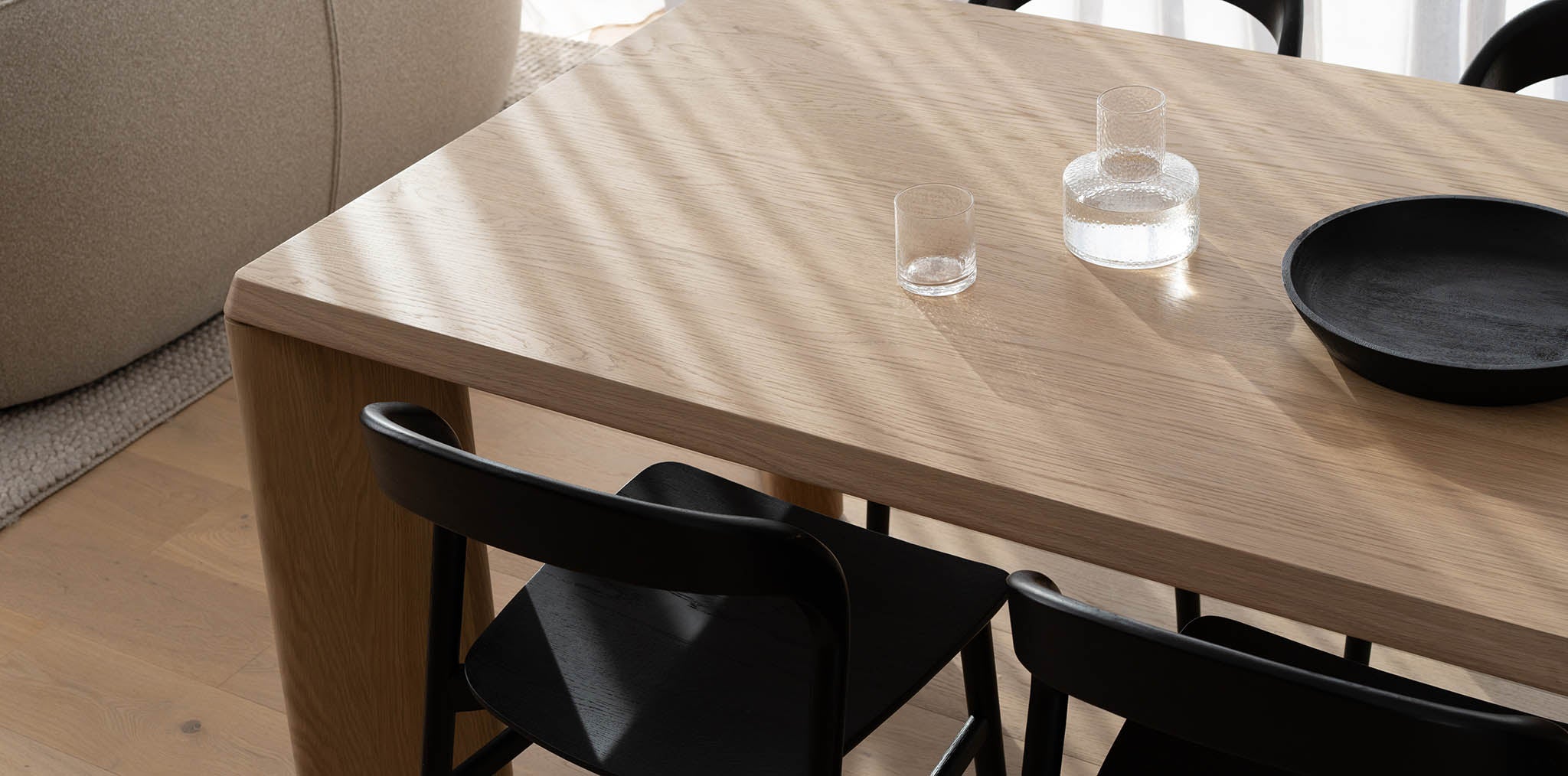 Niko Oak Dining Table - Image 5