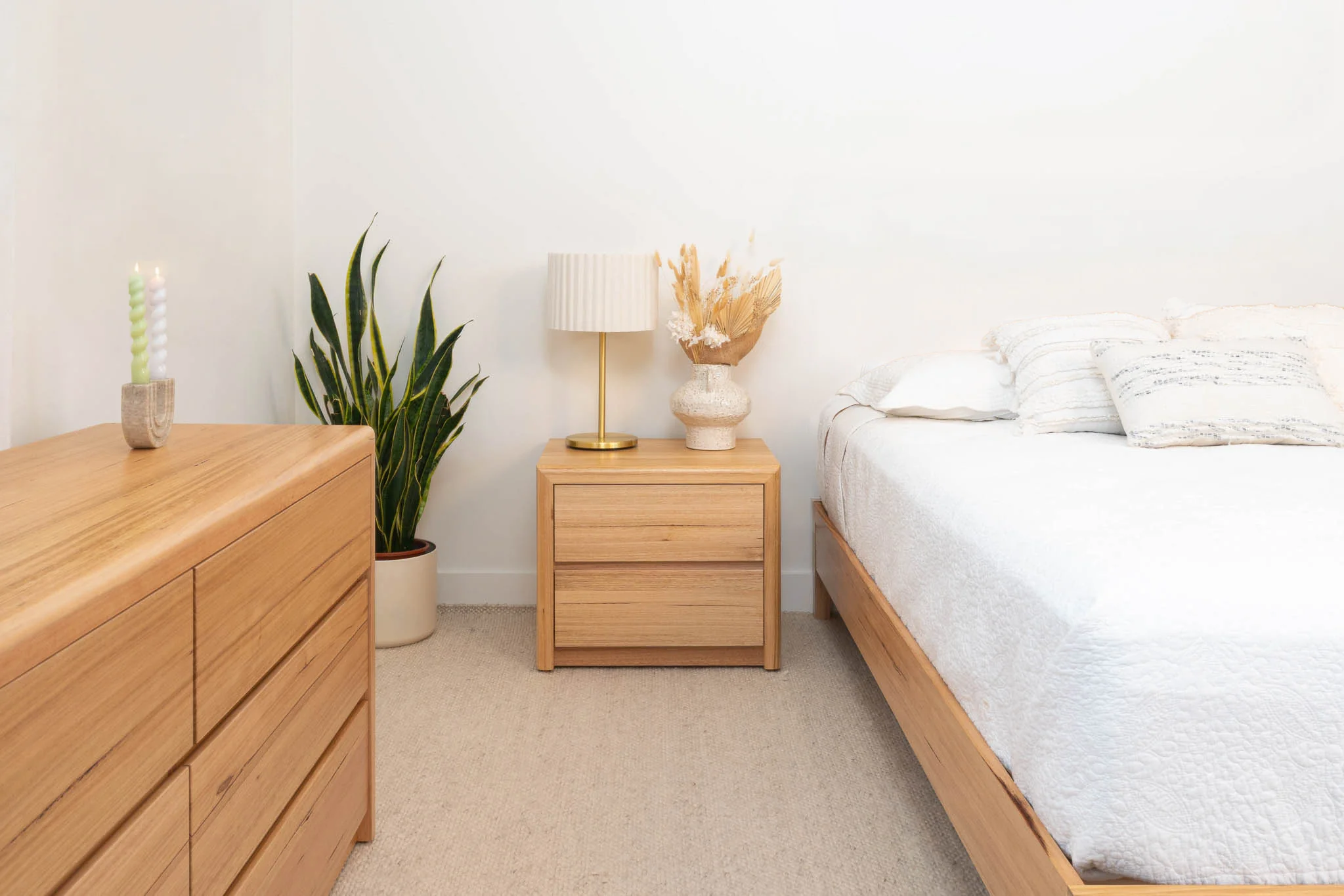 Yakka Base Tasmanian Oak Feature Grade Bed Frame - Image 4
