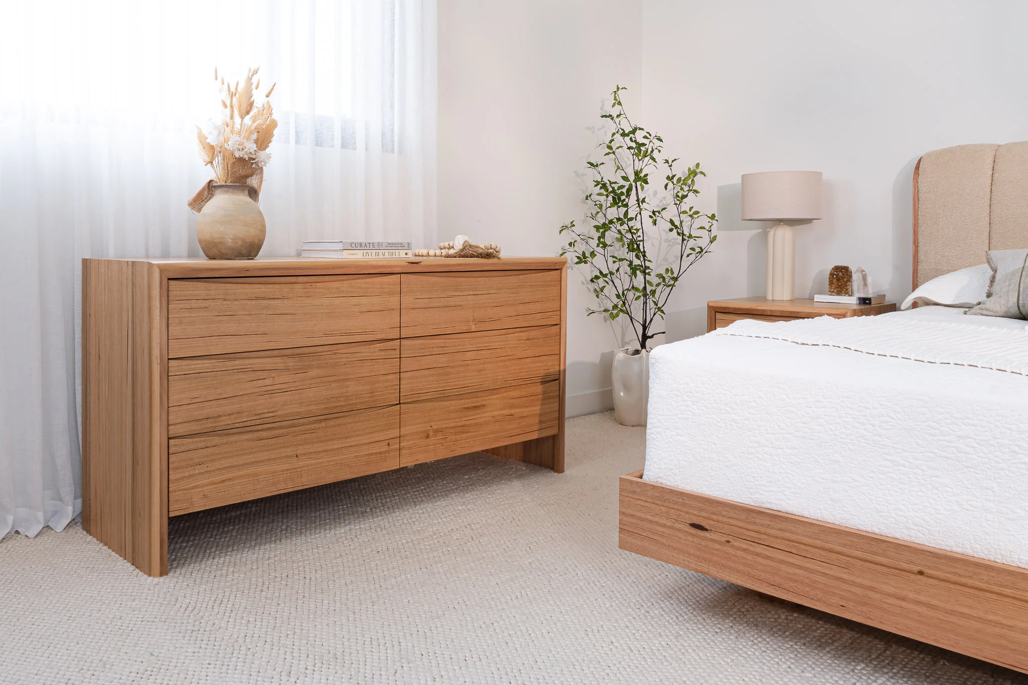 Yakka Cloud Tasmanian Oak Feature Grade Dresser - Image 2