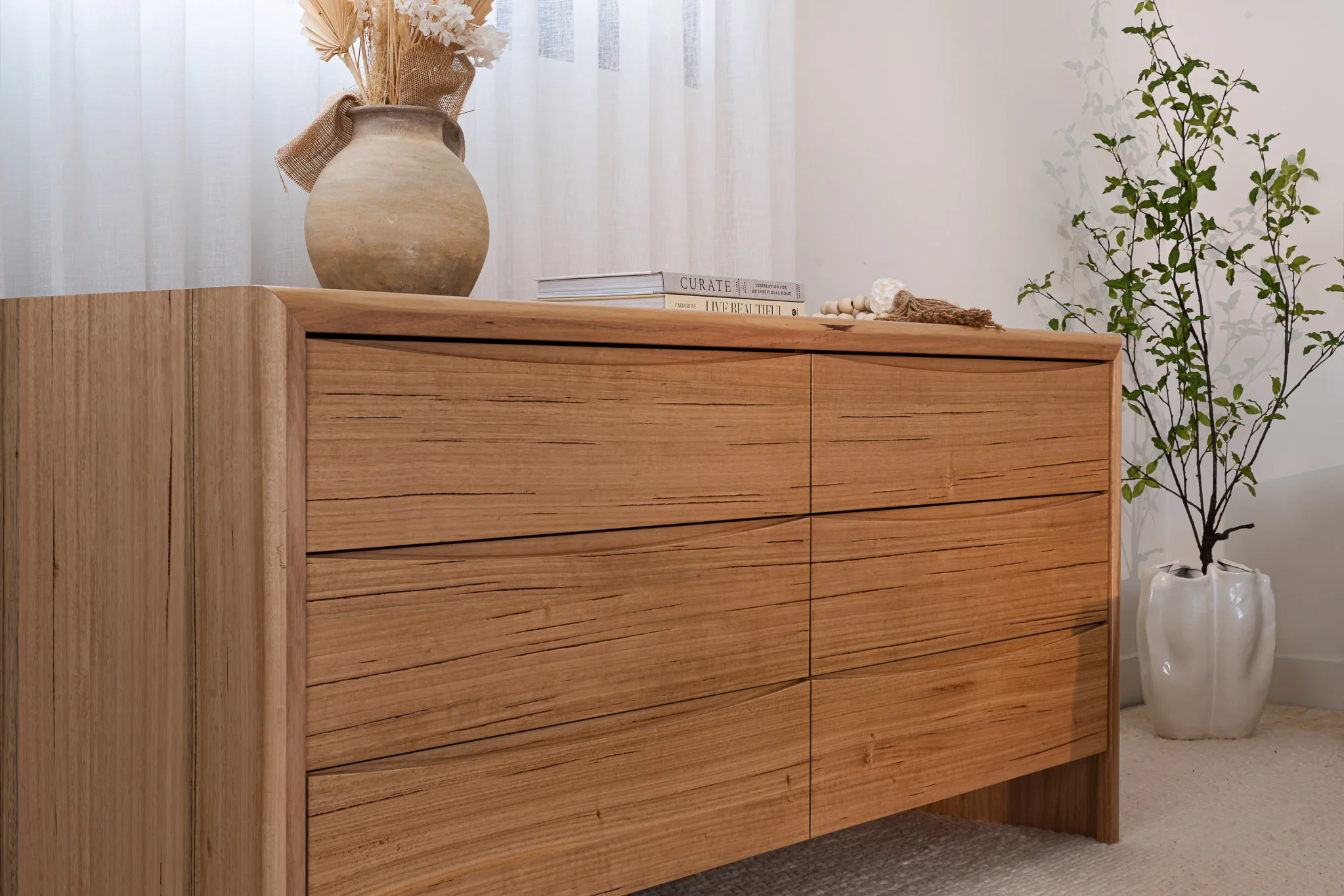 Yakka Cloud Tasmanian Oak Feature Grade Dresser - Image 3