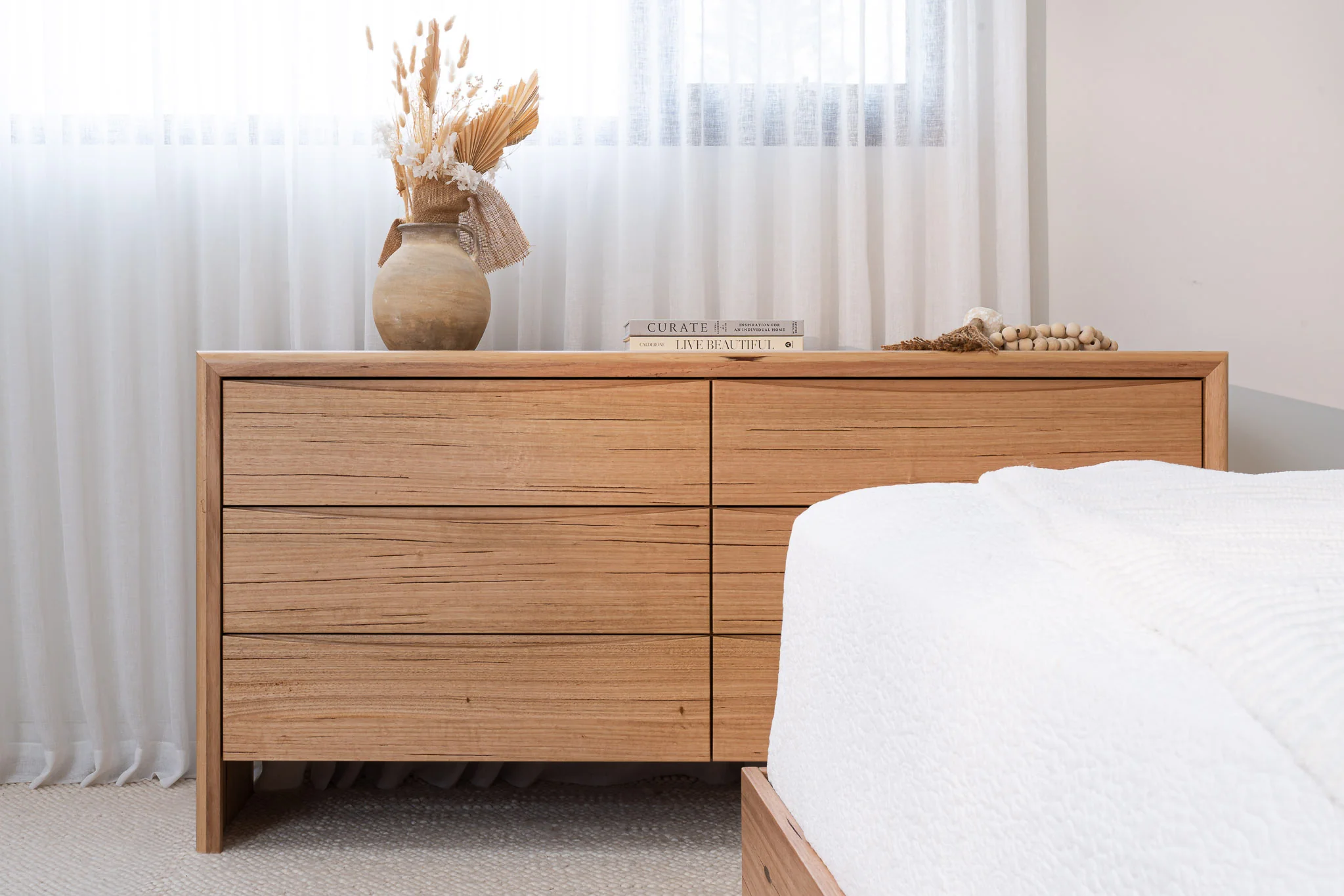 Yakka Cloud Tasmanian Oak Feature Grade Dresser - Image 4