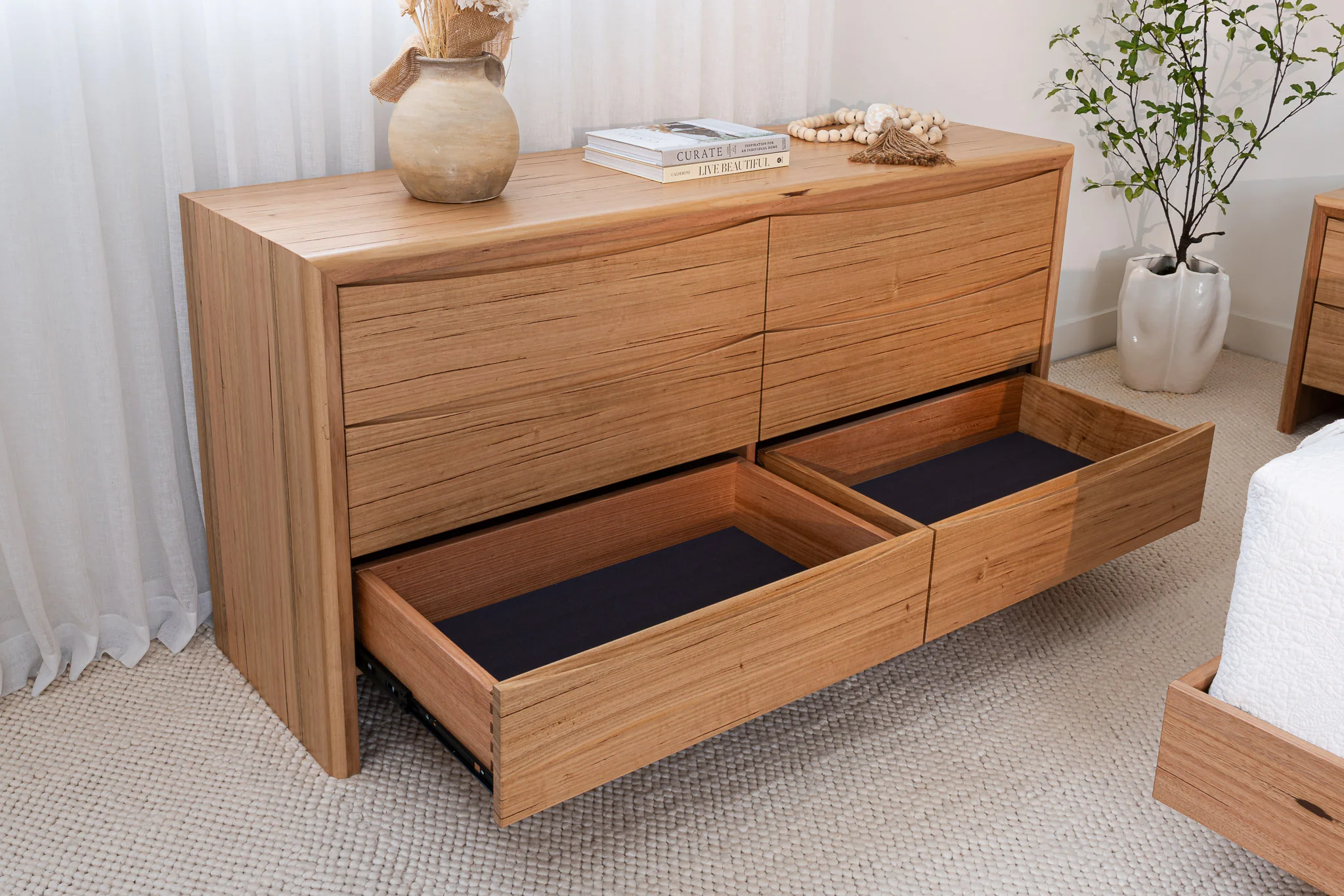 Yakka Cloud Tasmanian Oak Feature Grade Dresser - Image 5