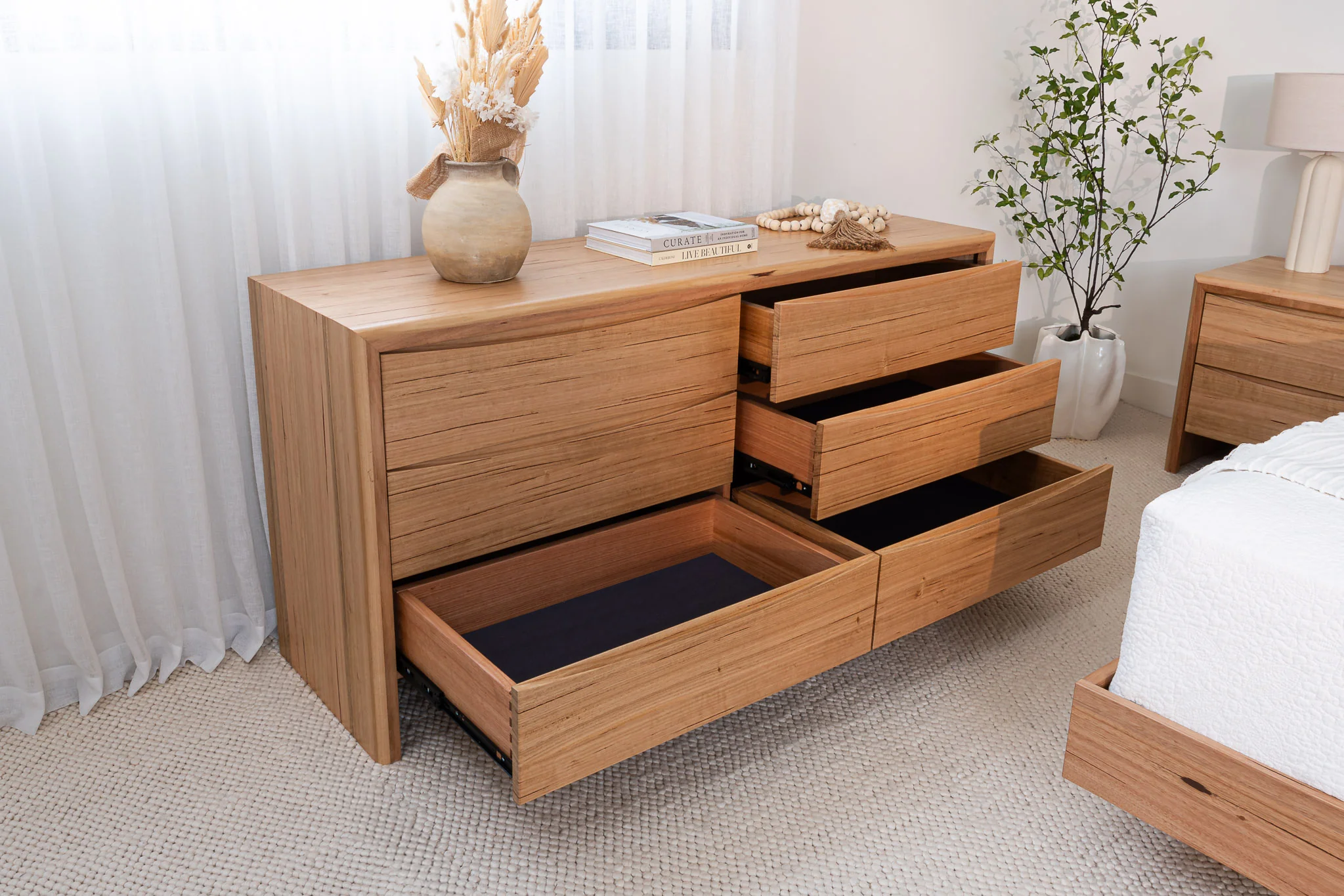 Yakka Cloud Tasmanian Oak Feature Grade Dresser - Image 7