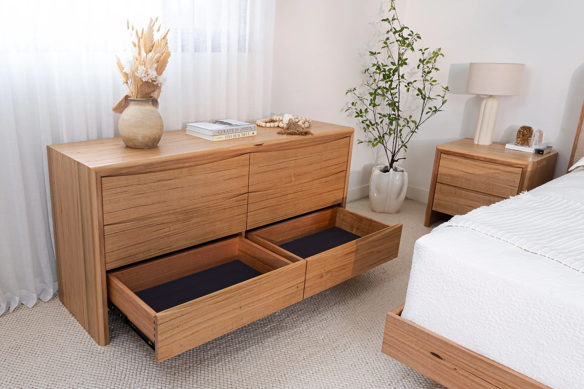 Yakka Cloud Tasmanian Oak Feature Grade Dresser - Image 9