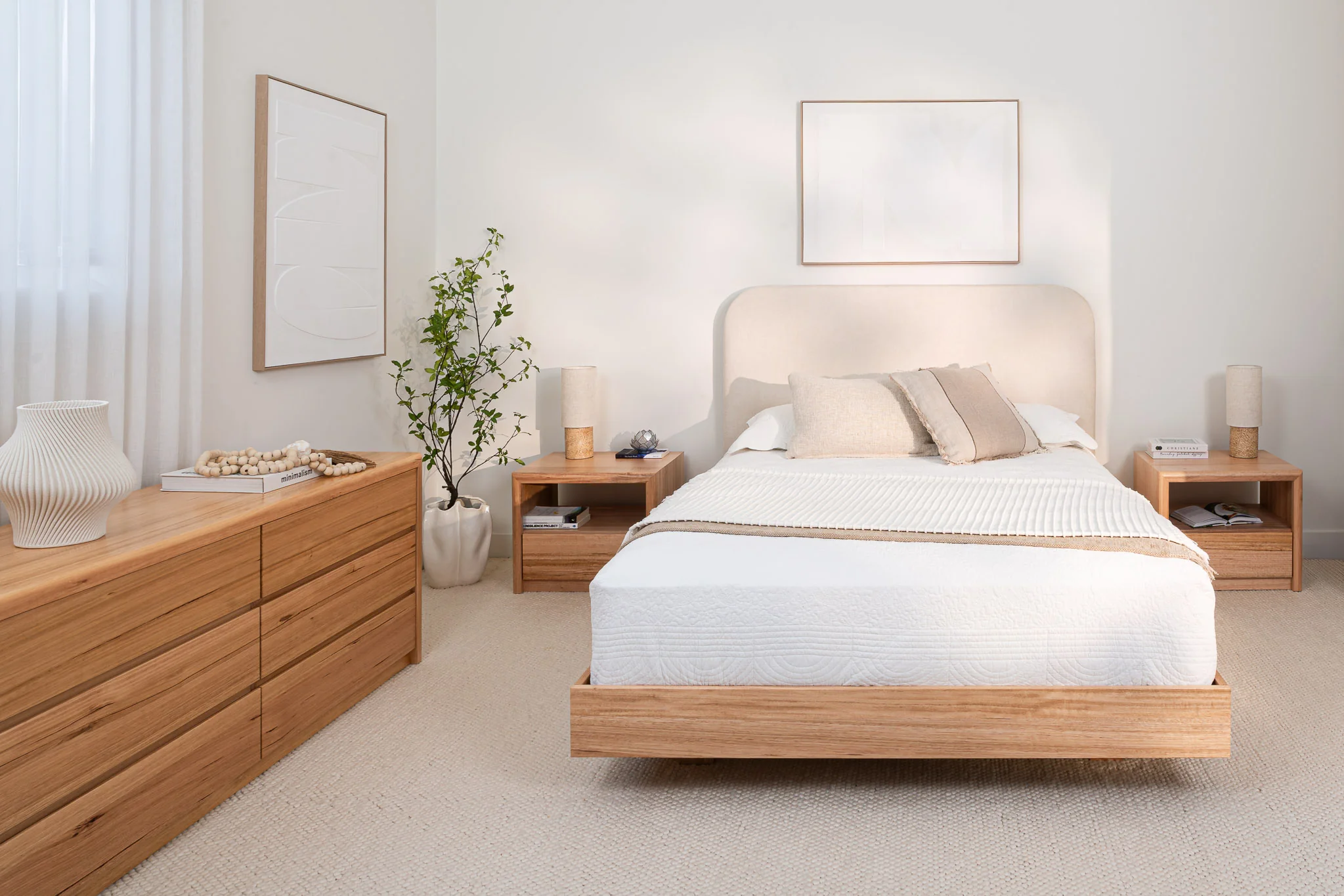 Yakka Curve Tasmanian Oak Feature Grade Bed Frame - Image 3