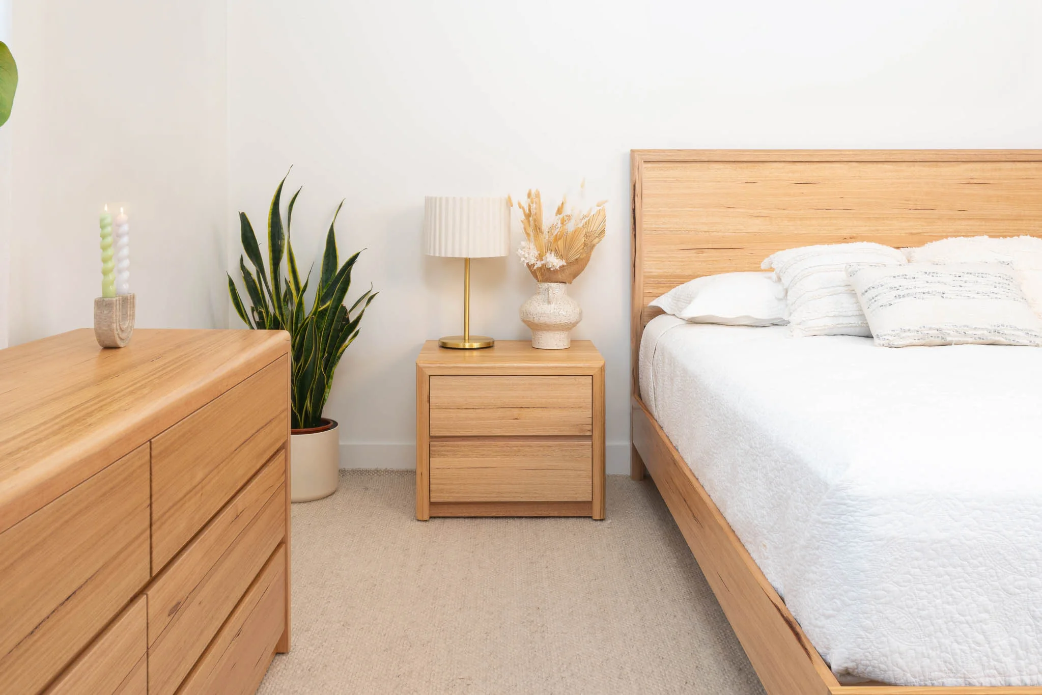 Yakka Tasmanian Oak Feature Grade Bed Frame - Image 4