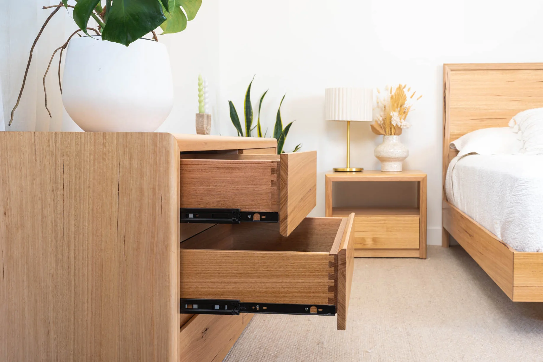 Yakka Tasmanian Oak Feature Grade Dresser - Image 4