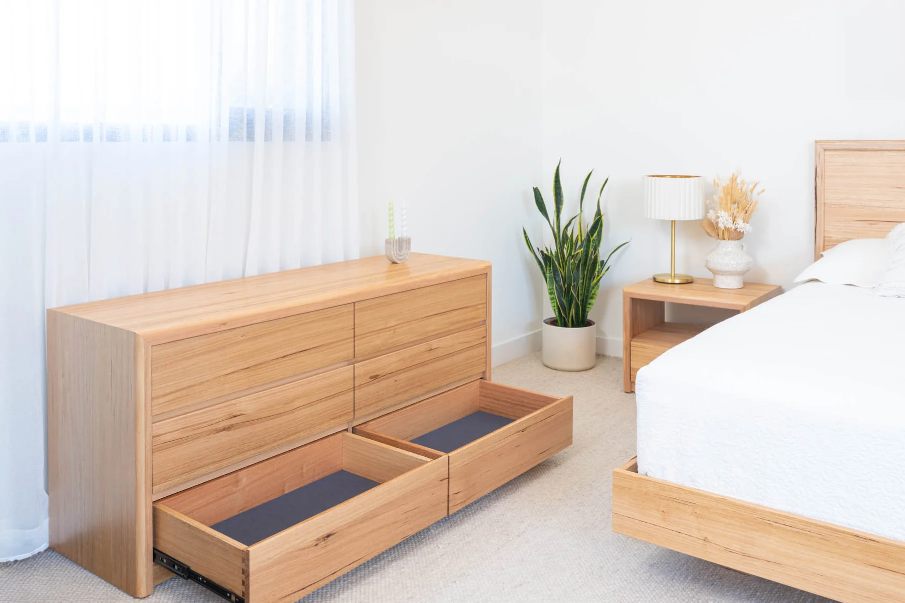 Yakka Tasmanian Oak Feature Grade Dresser - Image 6